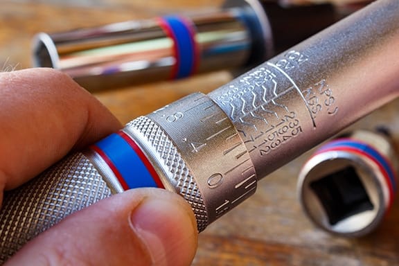 Torque wrench being adjusted by a mechanic in the workshop